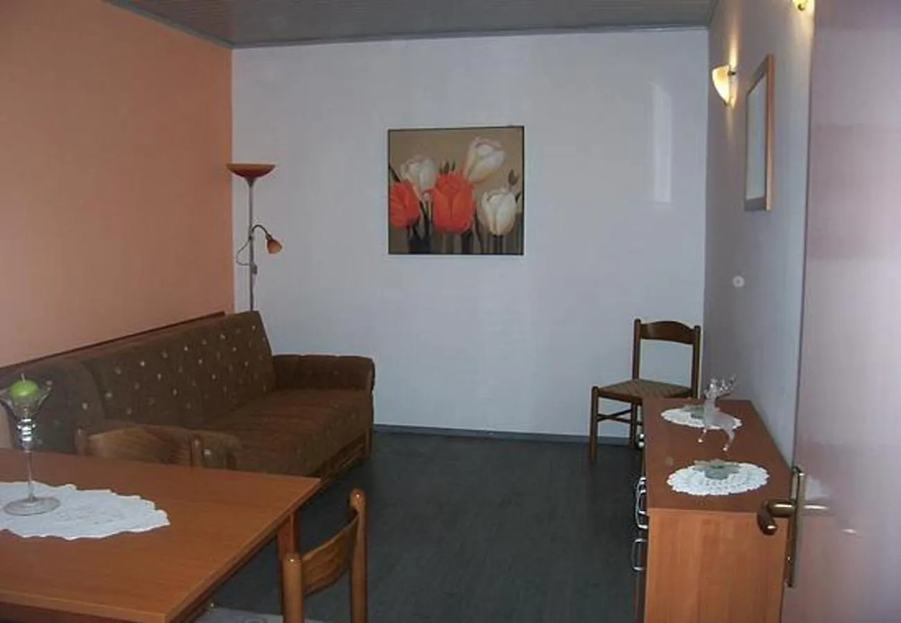 Apartments Luca - With Nice Courtyard Povljana