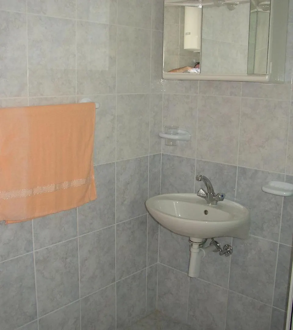 Apartments Luca - With Nice Courtyard Povljana