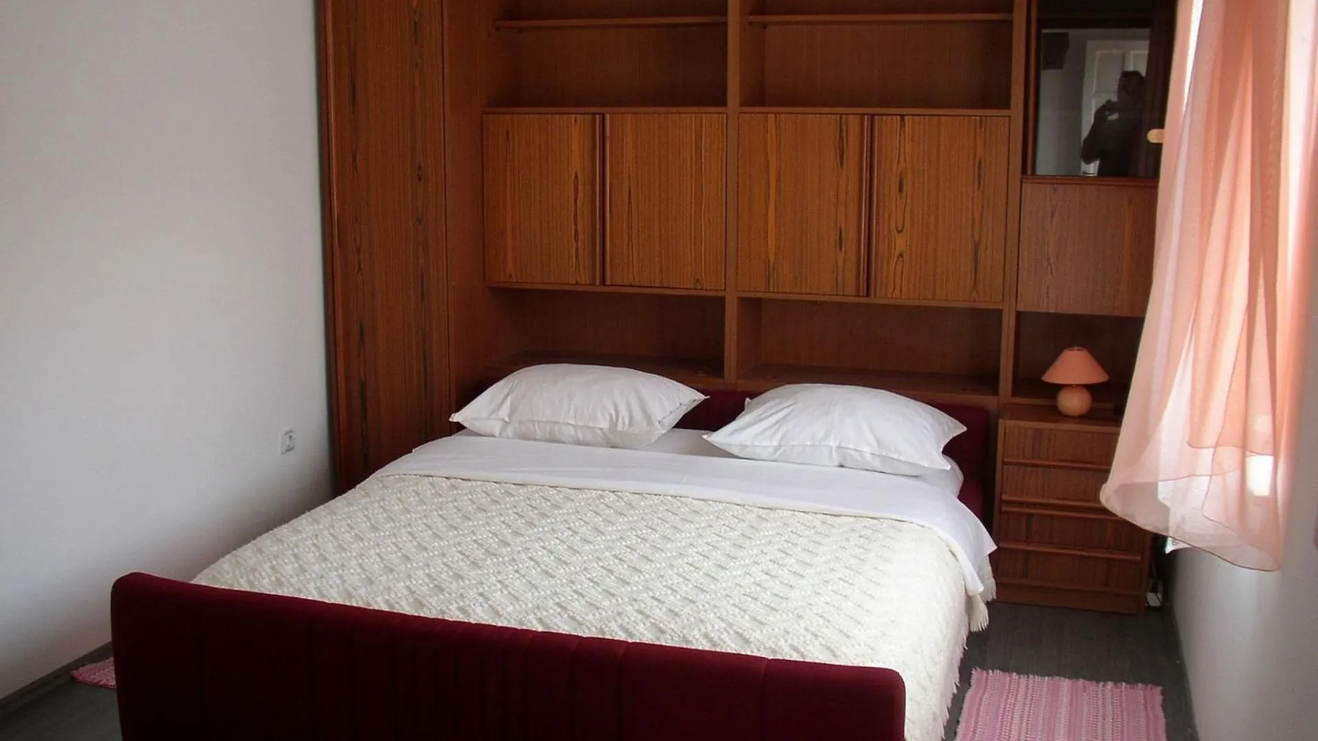 Apartments Luca - With Nice Courtyard Povljana