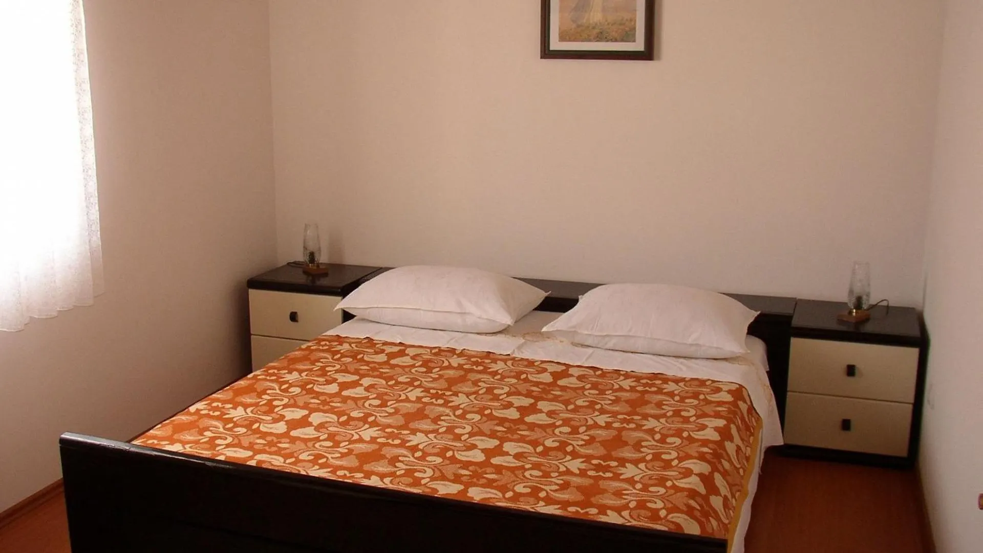 Apartments Luca - With Nice Courtyard Povljana Croatia
