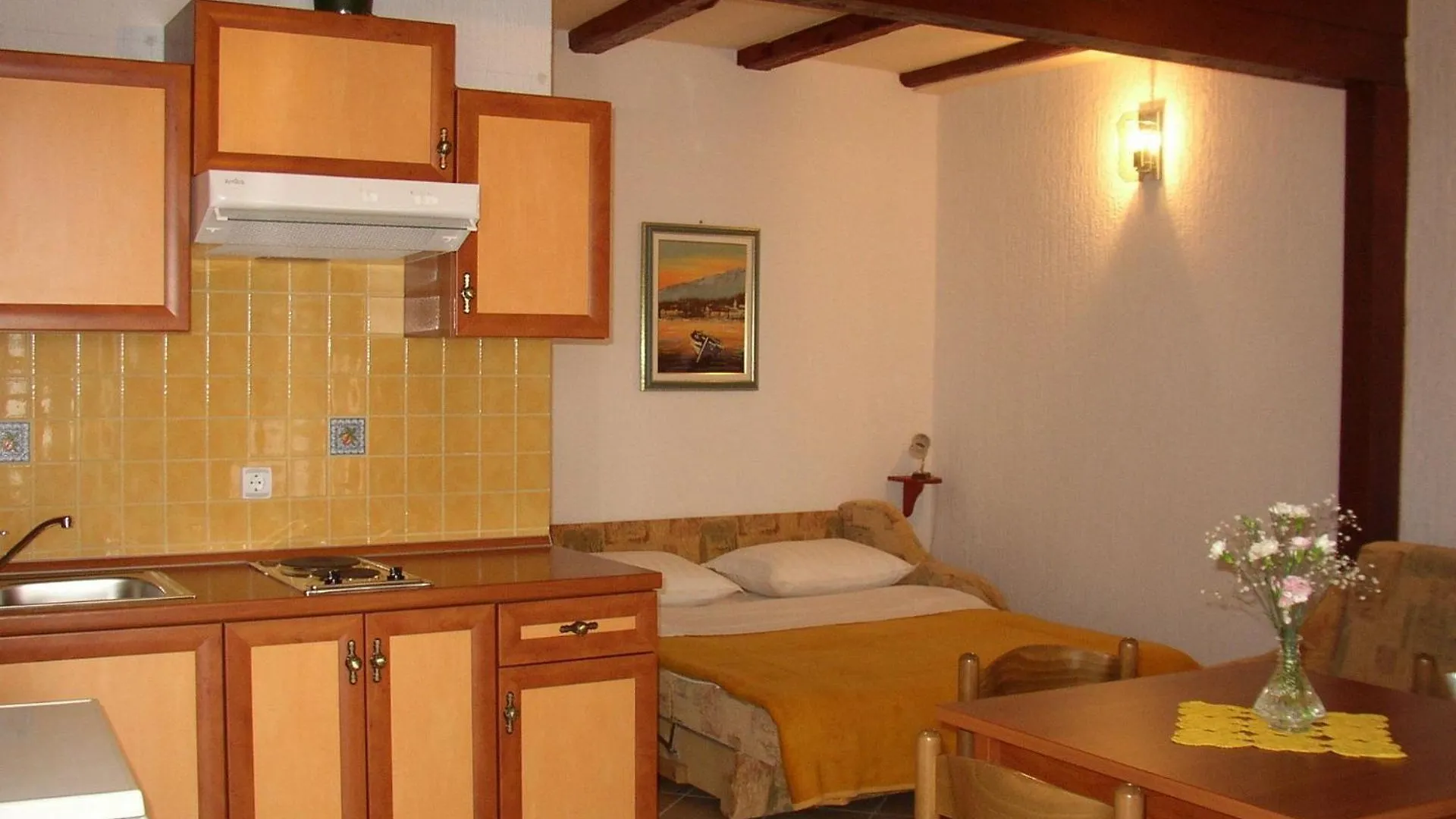 Apartments Luca - With Nice Courtyard Povljana Croatia