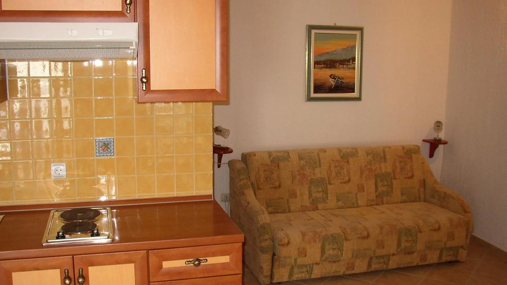 Apartments Luca - With Nice Courtyard Povljana Croatia